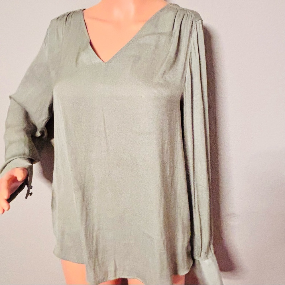 Maison d’Amélie Paris Sage Green V-Neck Long Sleeve Blouse Women’s S Estimated